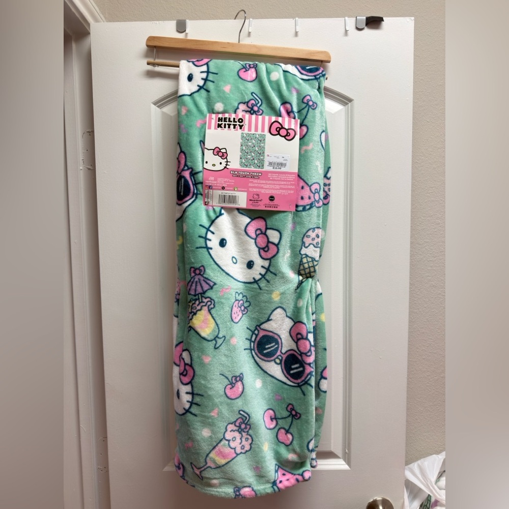 Hello kitty blanket